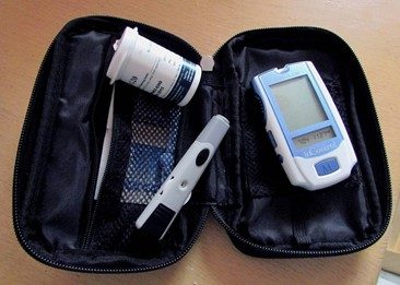Glucose monitoring kit